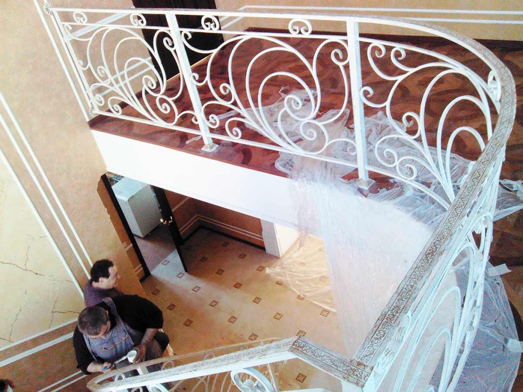 Кованые ограждения лестницы в Туле